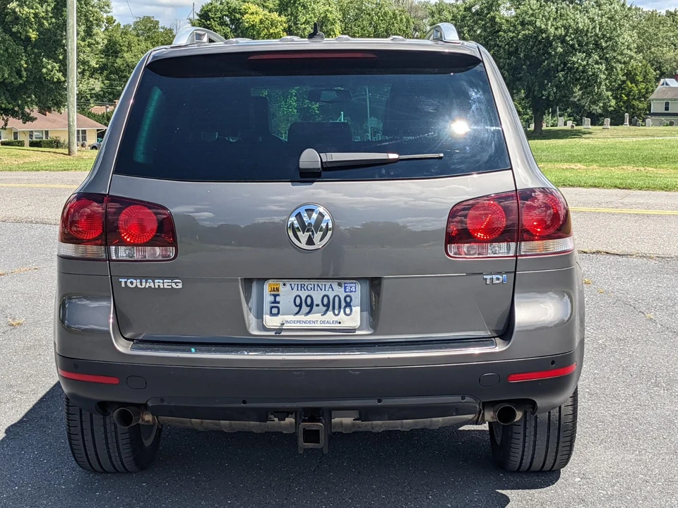 2010 Volkswagen Touareg - Image 13 of 31