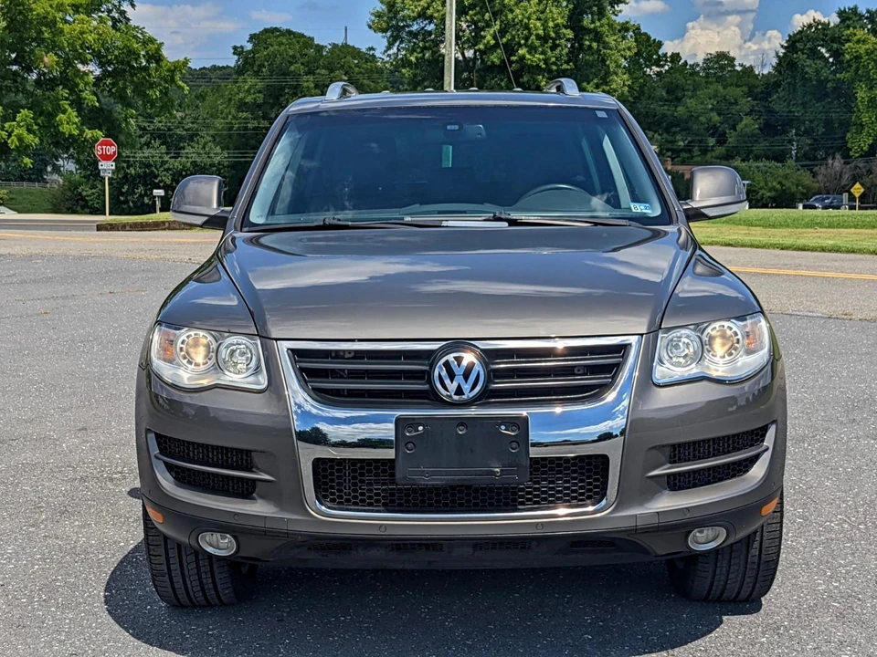 2010 Volkswagen Touareg - Image 7 of 31