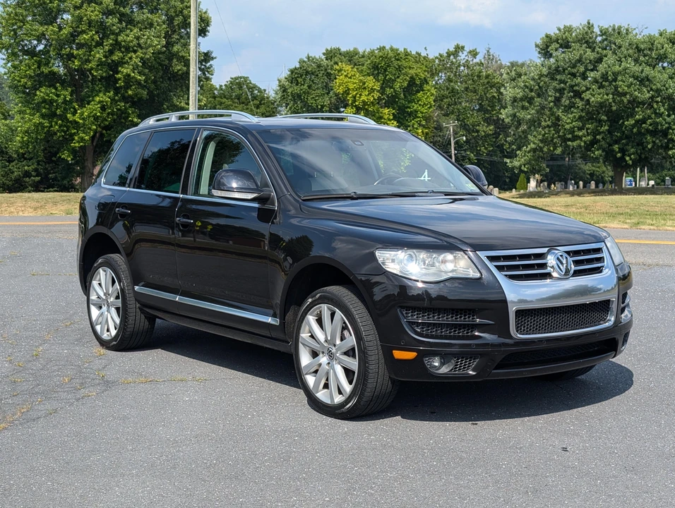 2010 Volkswagen Touareg - Image 10 of 31