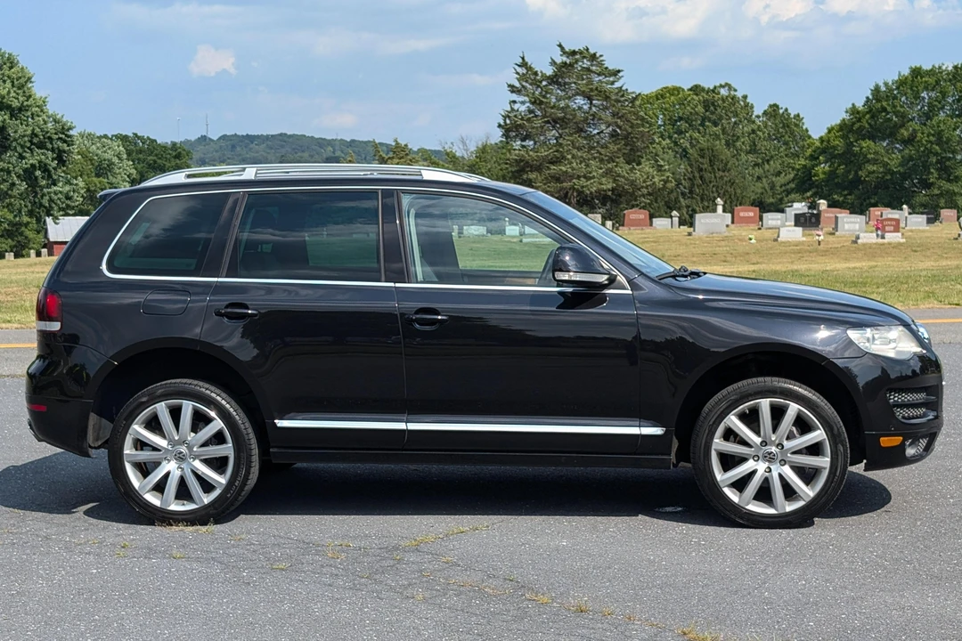 2010 Volkswagen Touareg - Image 3 of 31