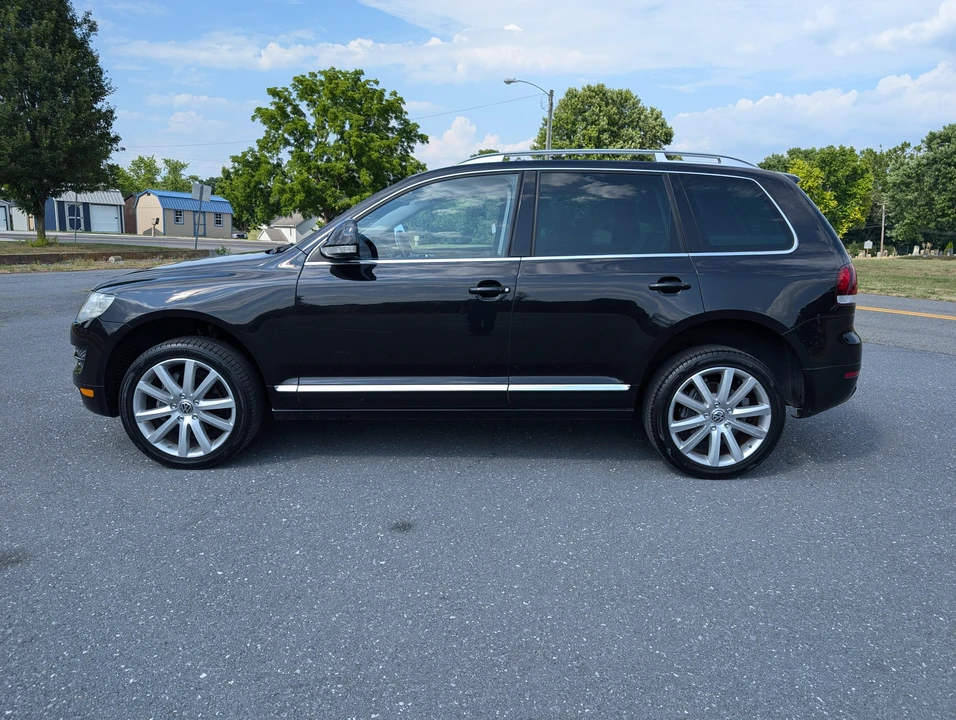 2010 Volkswagen Touareg - Image 8 of 31