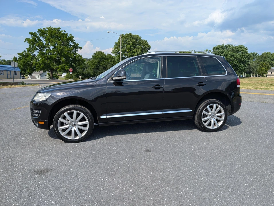 2010 Volkswagen Touareg - Image 7 of 31