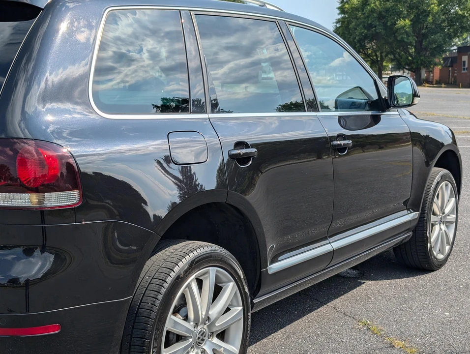 2010 Volkswagen Touareg - Image 23 of 31
