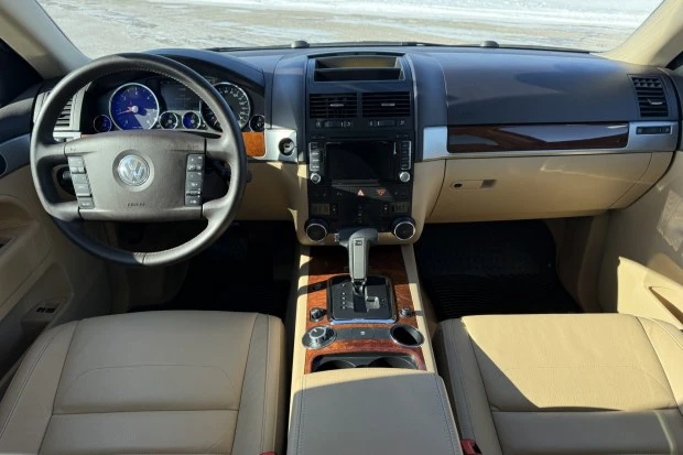 2010 Volkswagen Touareg - Image 5 of 7