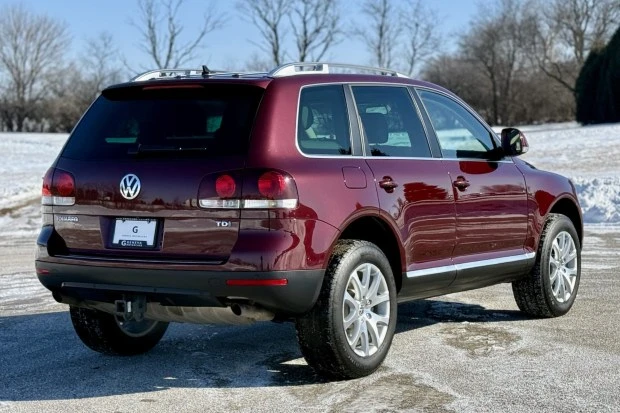 2010 Volkswagen Touareg - Image 2 of 7