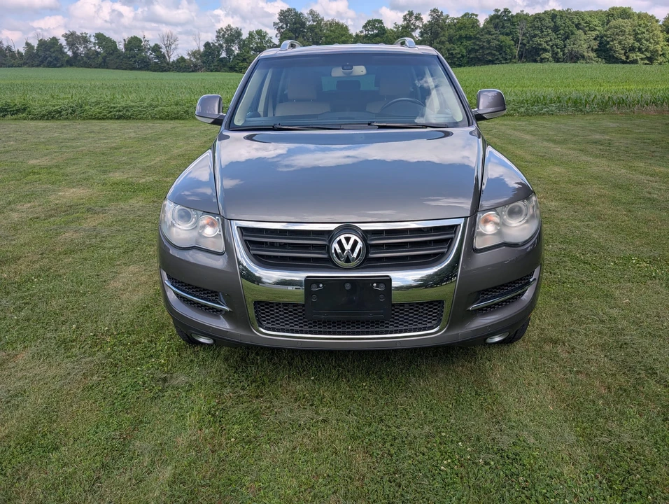 2010 Volkswagen Touareg - Image 3 of 31