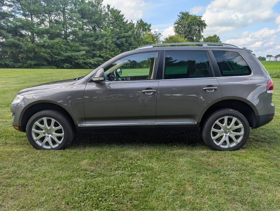 2010 Volkswagen Touareg - Image 5 of 31