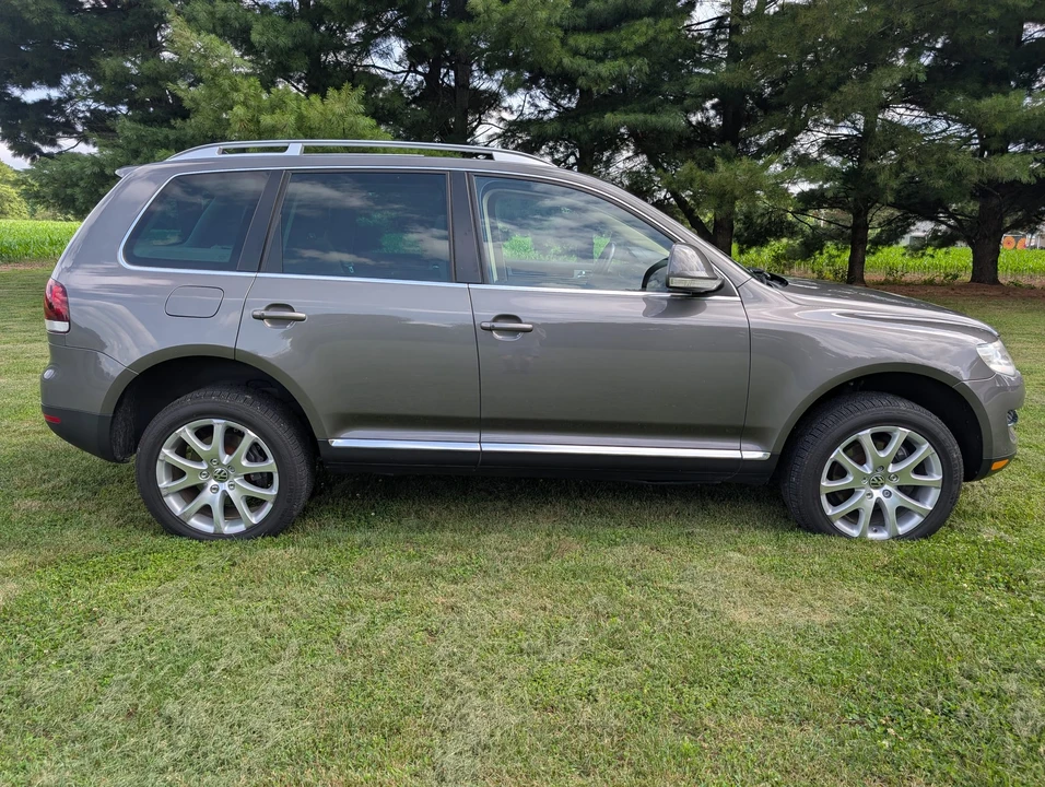 2010 Volkswagen Touareg - Image 9 of 31