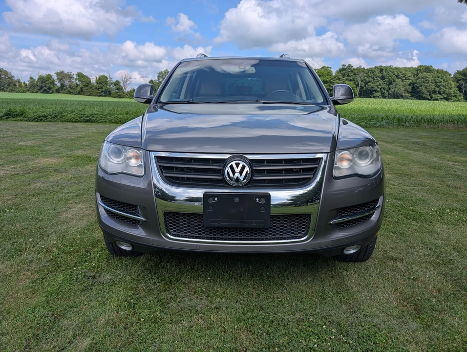 2010 Volkswagen Touareg - Image 10 of 31