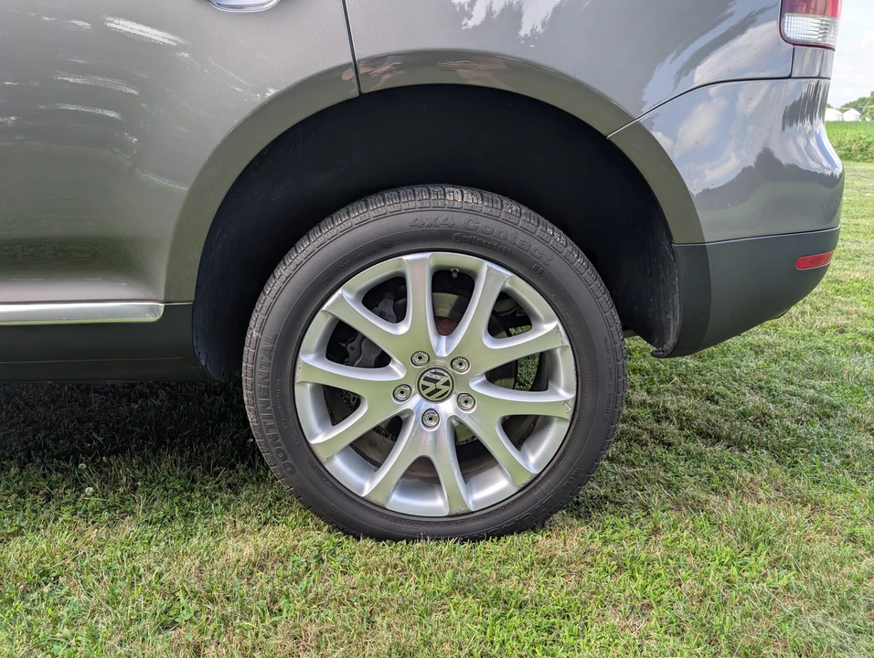 2010 Volkswagen Touareg - Image 27 of 31