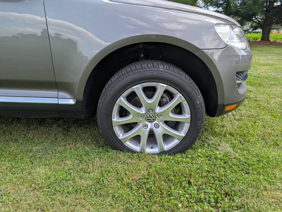 2010 Volkswagen Touareg - Image 29 of 31