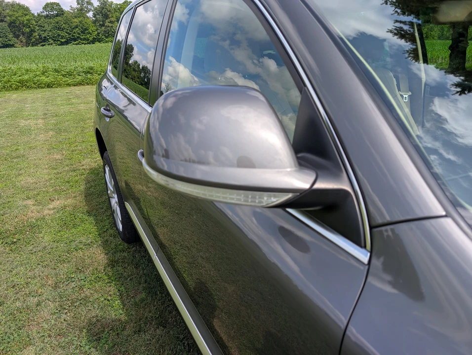 2010 Volkswagen Touareg - Image 16 of 31