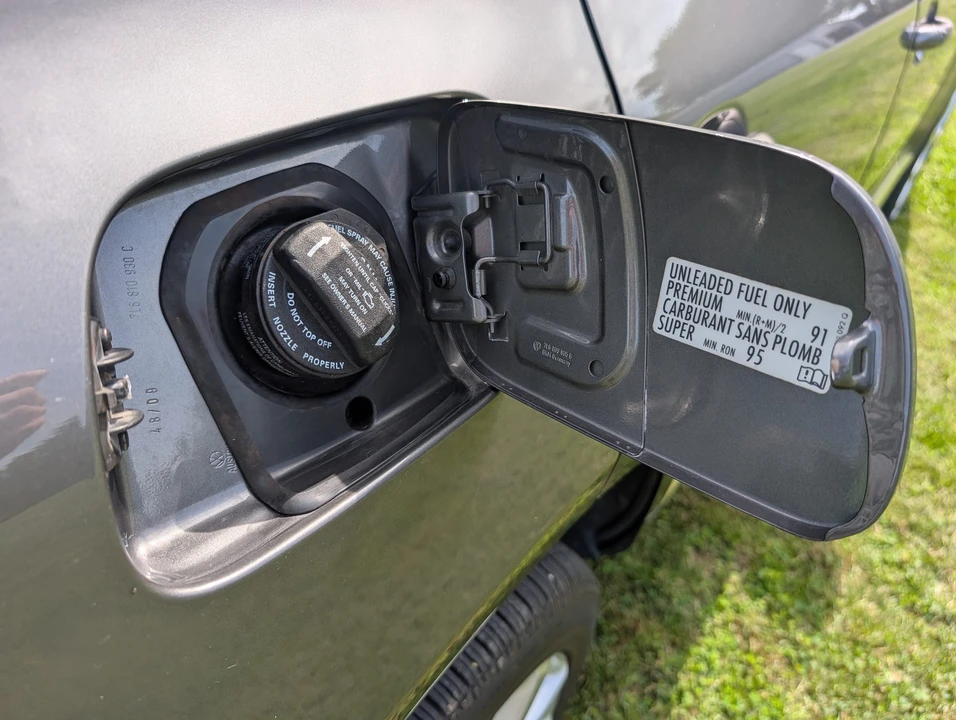 2010 Volkswagen Touareg - Image 25 of 31