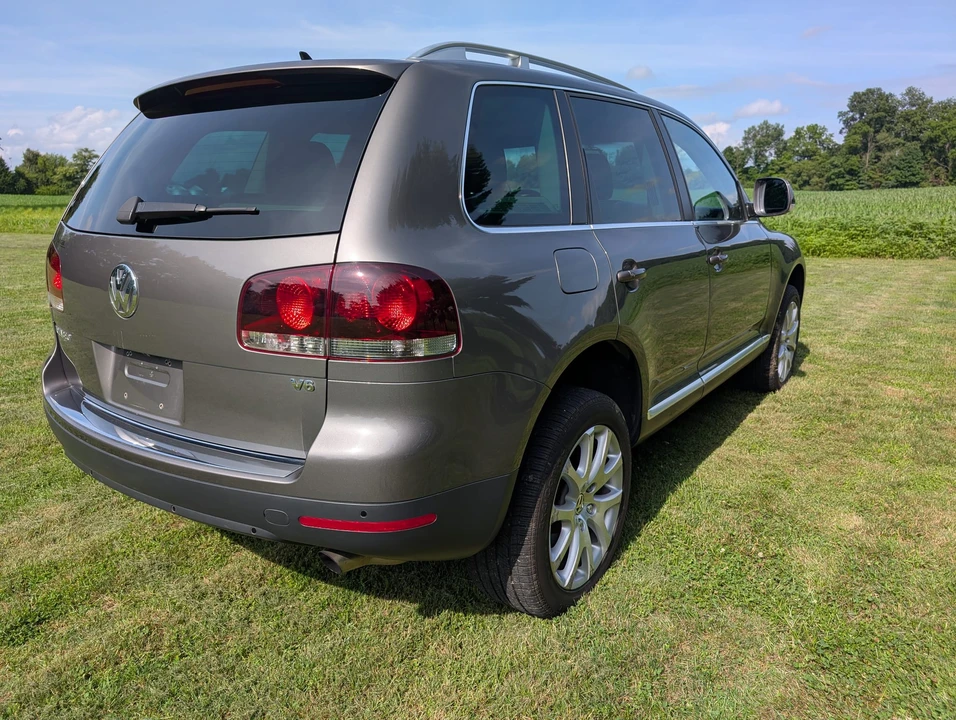 2010 Volkswagen Touareg - Image 8 of 31