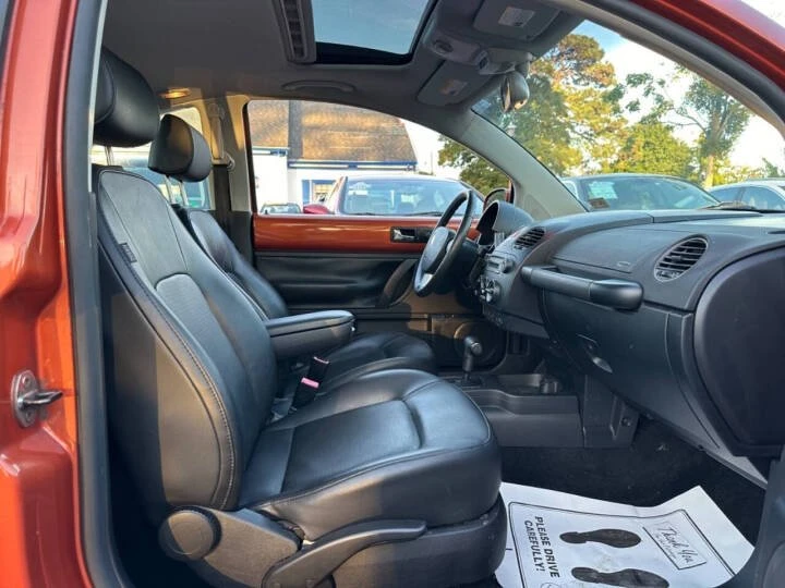 2010 Volkswagen New Beetle - Image 15 of 20