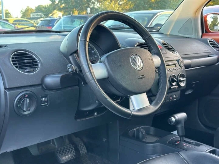 2010 Volkswagen New Beetle - Image 11 of 20