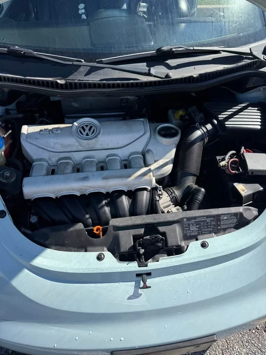 2010 Volkswagen New Beetle - Image 6 of 8