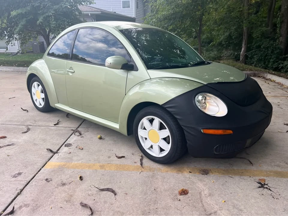 2010 Volkswagen New Beetle - Image 2 of 8