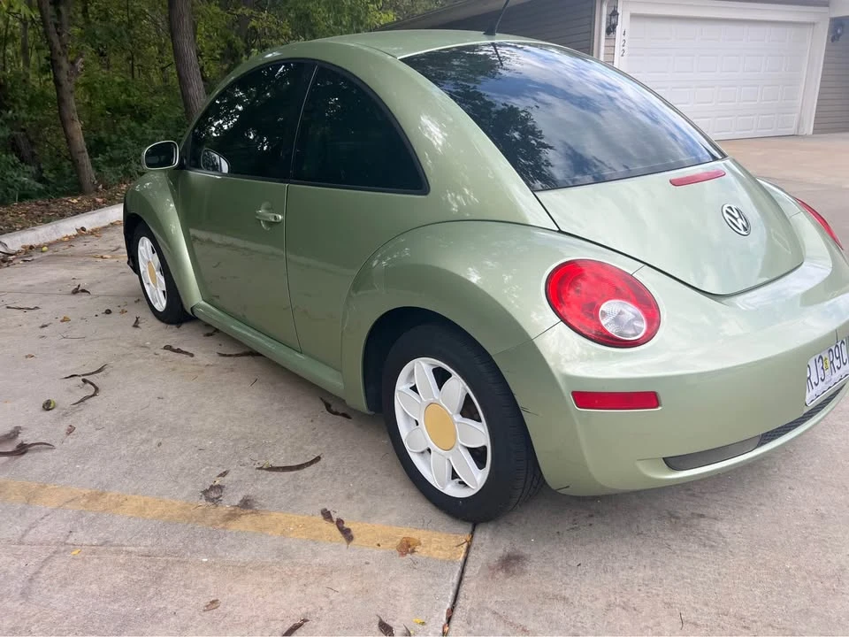 2010 Volkswagen New Beetle - Image 3 of 8