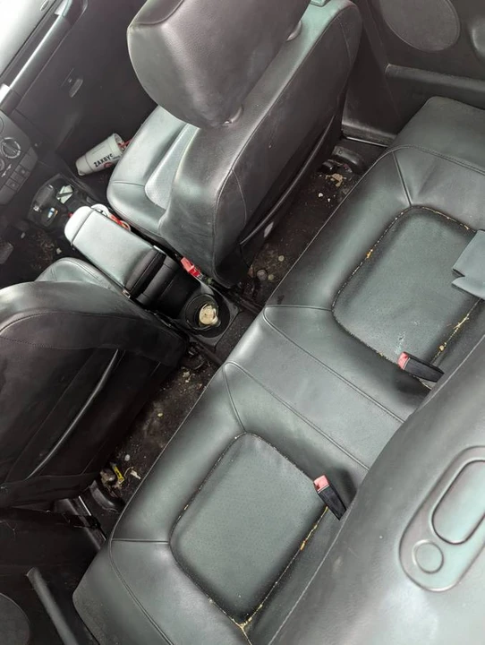 2010 Volkswagen New Beetle - Image 7 of 12