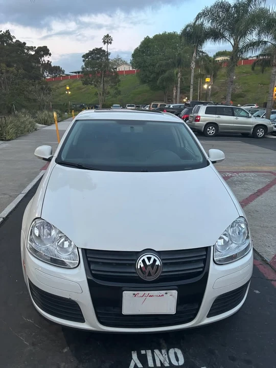 2010 Volkswagen Jetta - Image 4 of 6