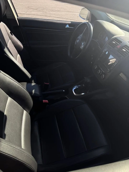 2010 Volkswagen Jetta - Image 5 of 6