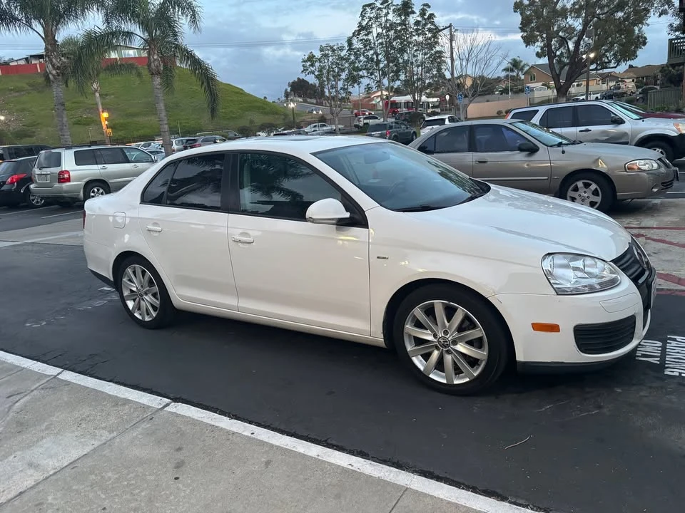2010 Volkswagen Jetta - Image 3 of 6