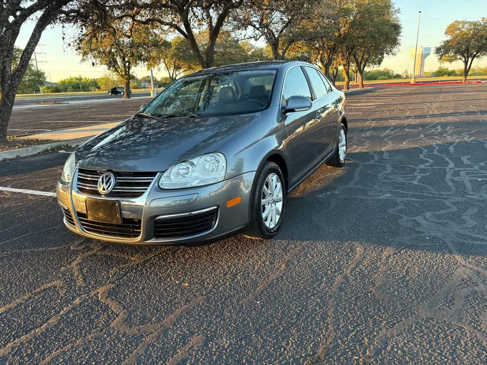 2010 Volkswagen A5 Jetta - Image 3 of 10