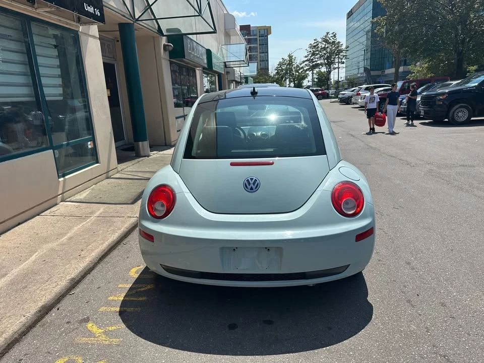 2010 Volkswagen New Beetle - Image 5 of 12