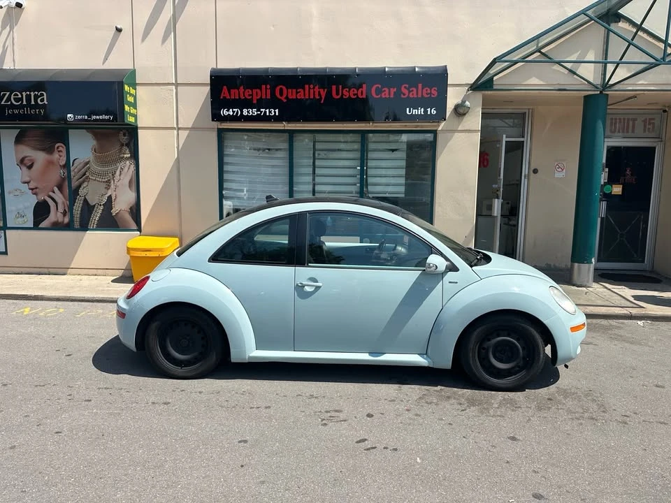 2010 Volkswagen New Beetle - Image 3 of 12