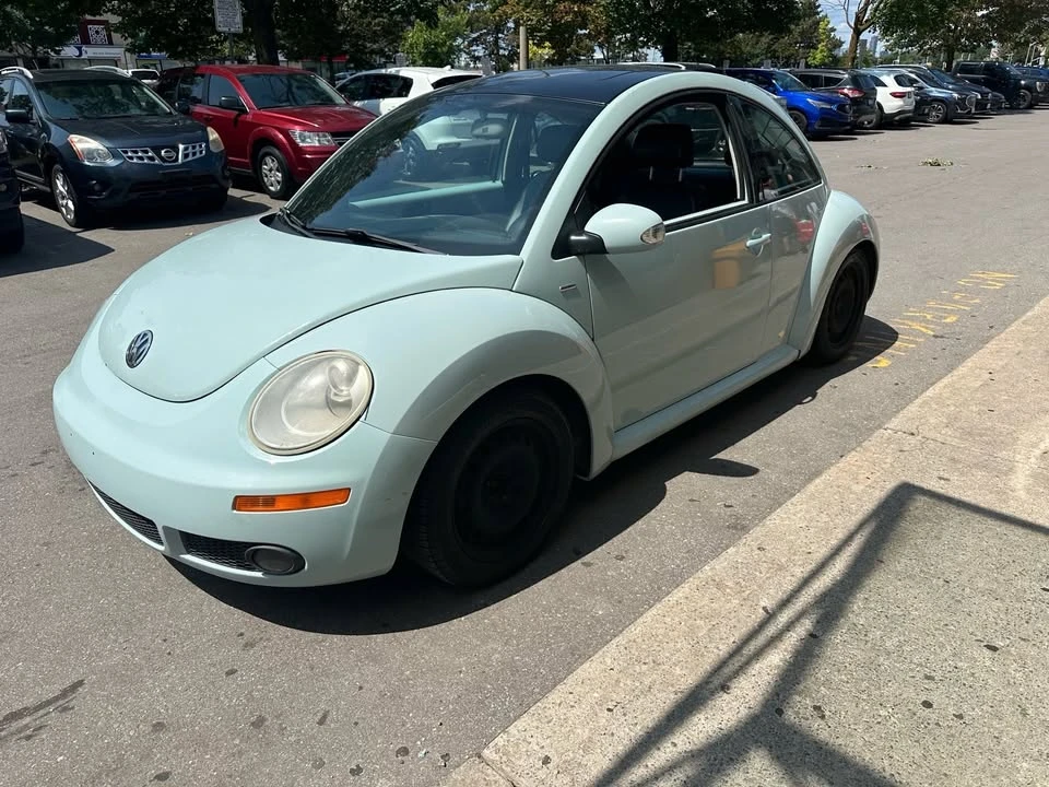 2010 Volkswagen New Beetle - Image 8 of 12
