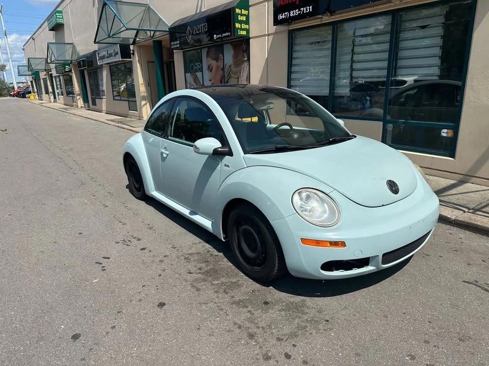 2010 Volkswagen New Beetle - Image 2 of 12