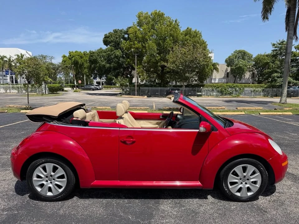 2010 Volkswagen New Beetle - Image 6 of 18