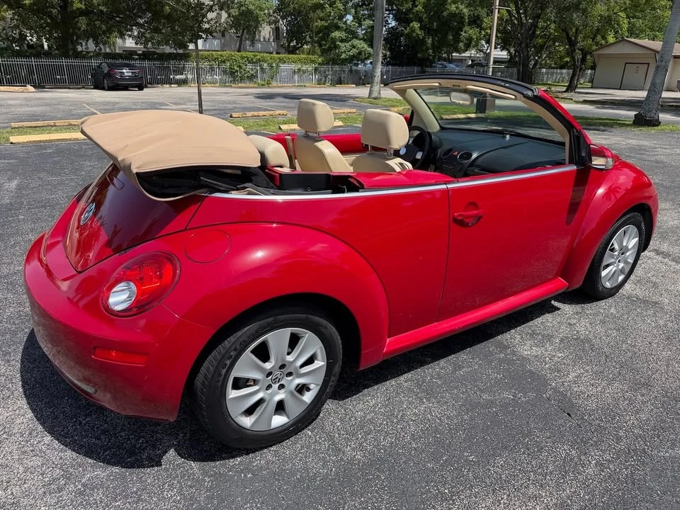 2010 Volkswagen New Beetle - Image 5 of 18