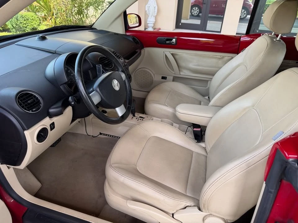 2010 Volkswagen New Beetle - Image 9 of 18
