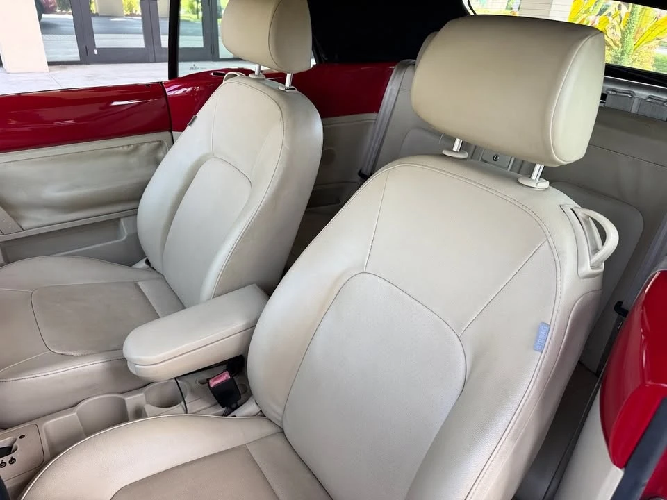 2010 Volkswagen New Beetle - Image 10 of 18