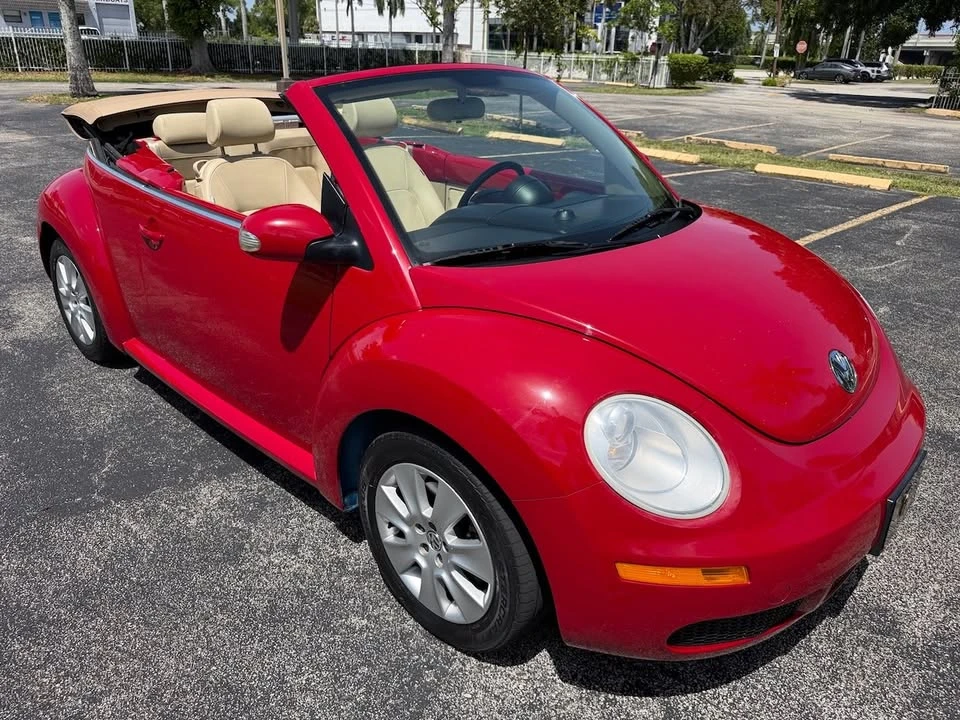 2010 Volkswagen New Beetle - Image 7 of 18