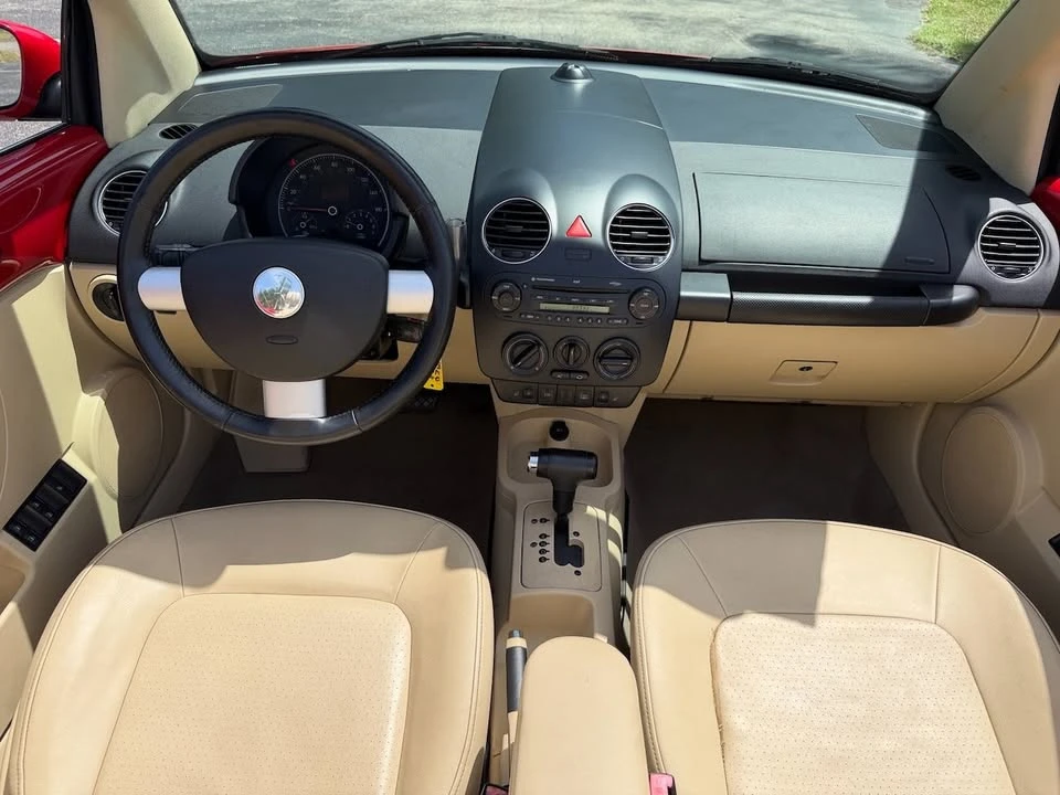 2010 Volkswagen New Beetle - Image 16 of 18