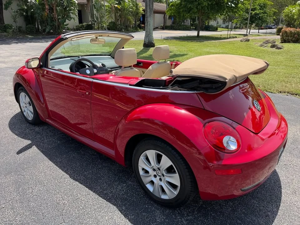 2010 Volkswagen New Beetle - Image 3 of 18