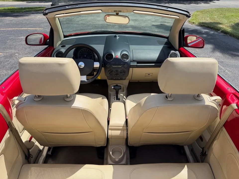 2010 Volkswagen New Beetle - Image 15 of 18