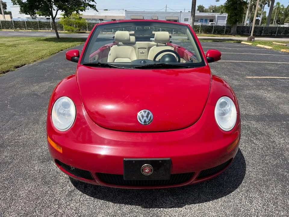 2010 Volkswagen New Beetle - Image 8 of 18