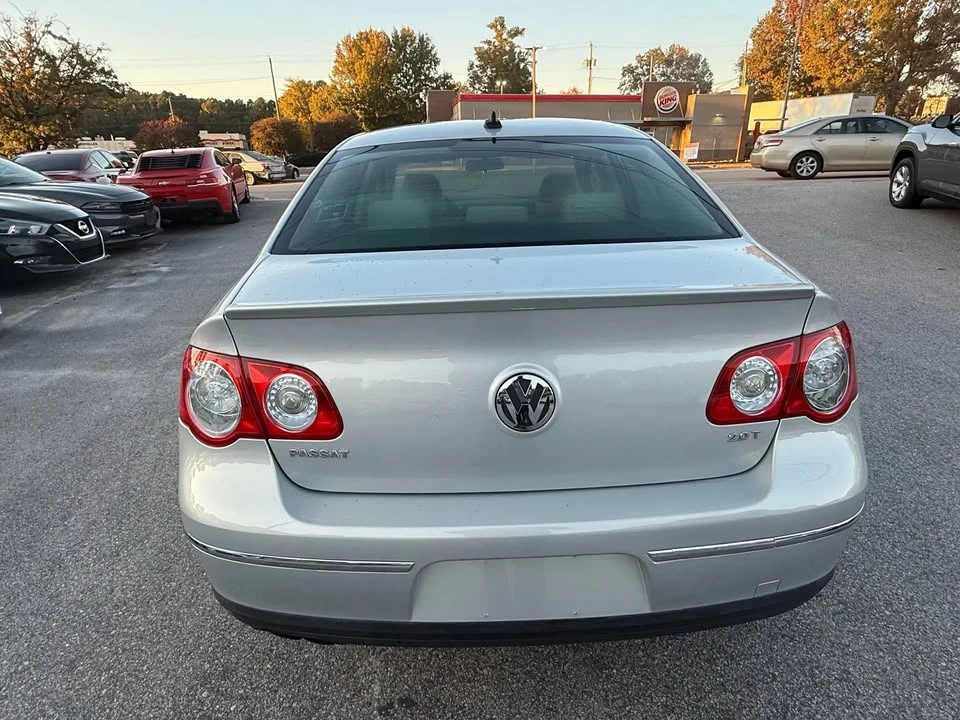 2010 Volkswagen Passat - Image 8 of 9