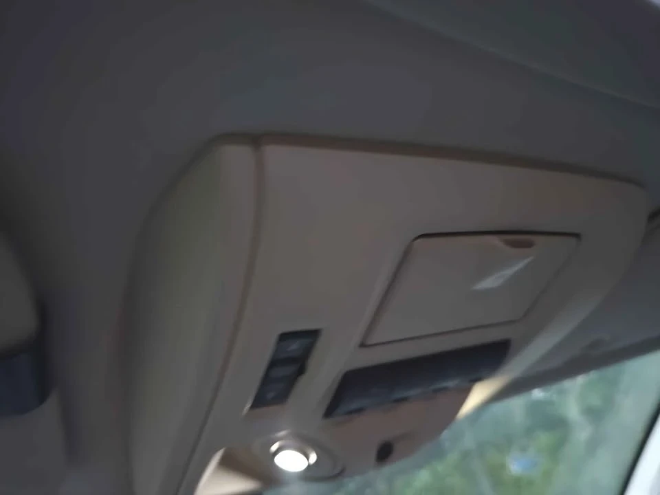 2010 Volkswagen Routan - Image 6 of 7