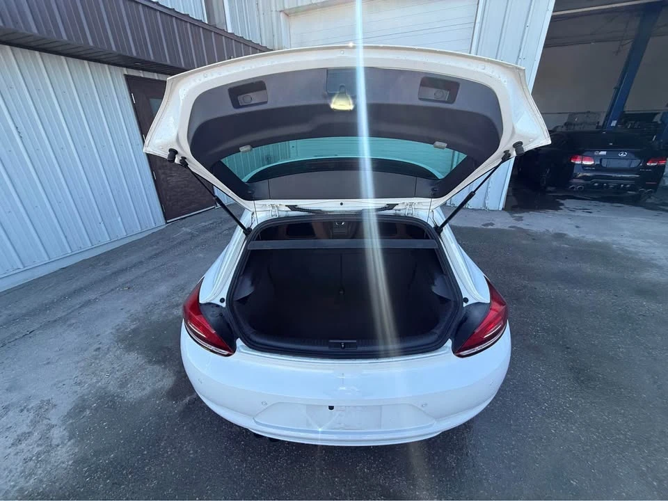2010 Volkswagen Scirocco - Image 10 of 20