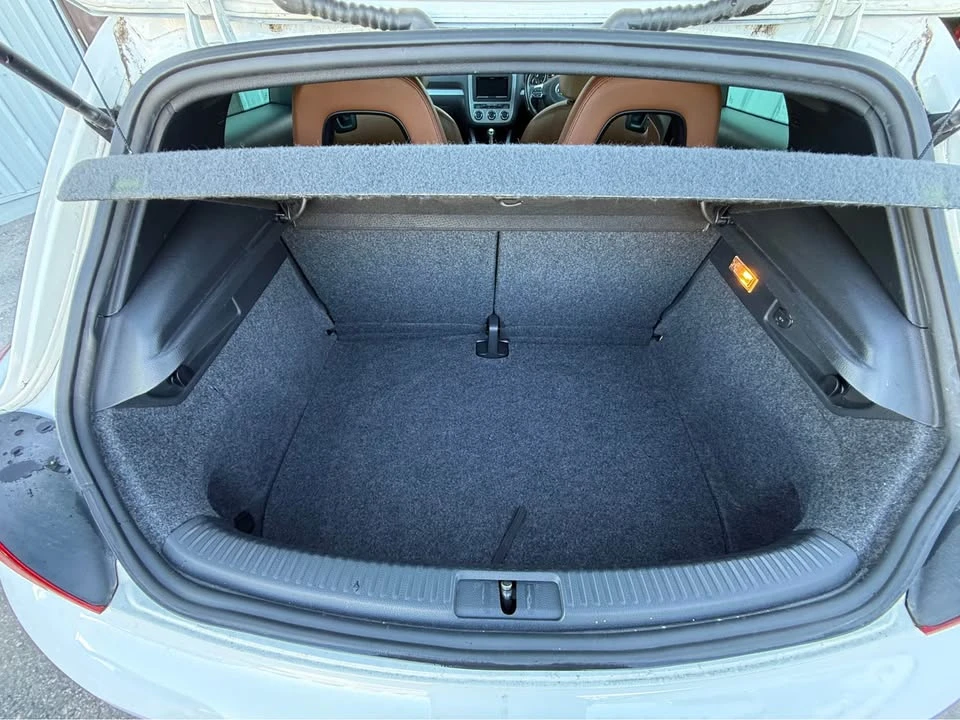 2010 Volkswagen Scirocco - Image 11 of 20