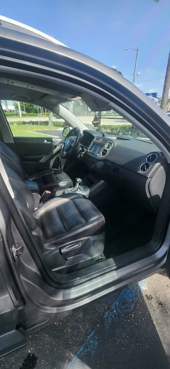 2010 Volkswagen Tiguan - Image 8 of 16