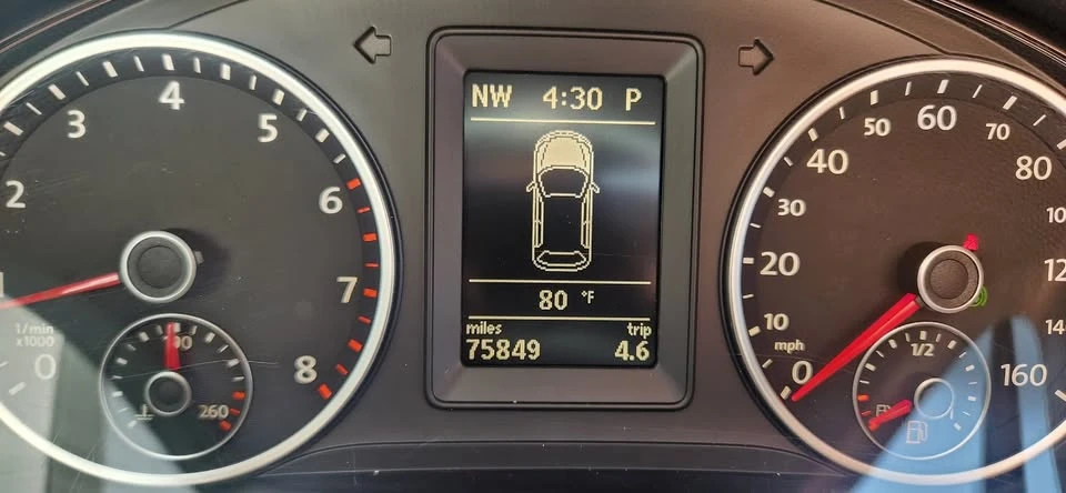 2010 Volkswagen Tiguan - Image 2 of 16