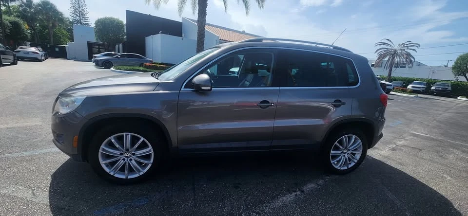 2010 Volkswagen Tiguan - Image 5 of 16