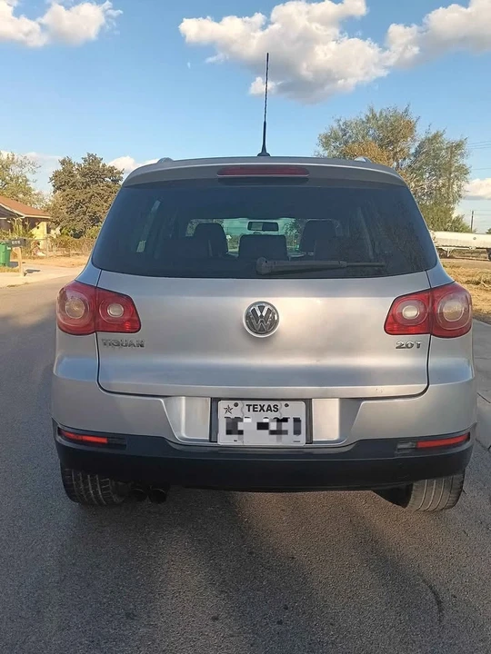 2010 Volkswagen Tiguan - Image 8 of 14