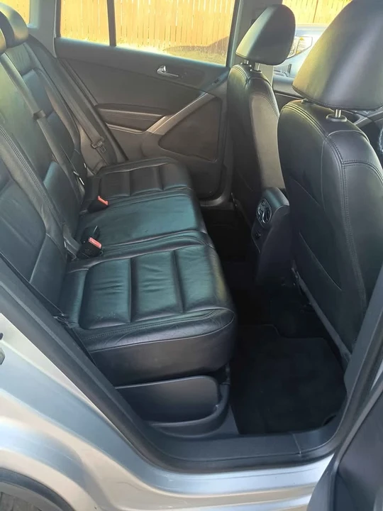 2010 Volkswagen Tiguan - Image 9 of 14